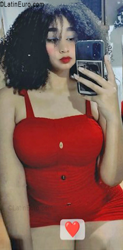 Date this attractive Venezuela girl Yuli from Caracas VE5423