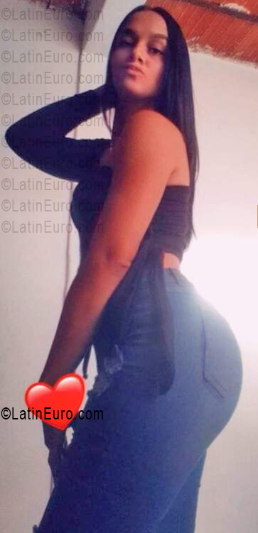 Date this happy Venezuela girl Franyer from Caracas VE5426