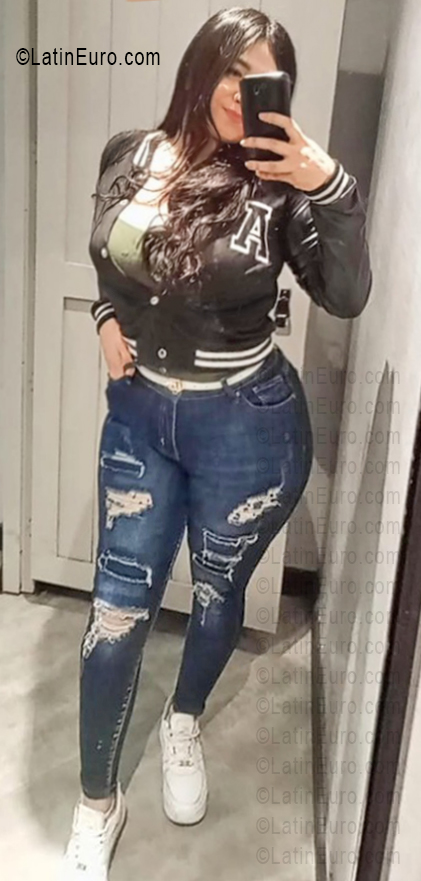 Date this sensual Venezuela girl Sthefania from Valencia VE5427
