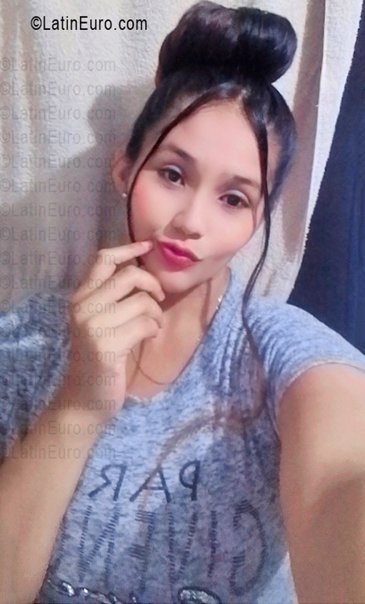 Date this sensual Venezuela girl Albanys from Caracas VE5440