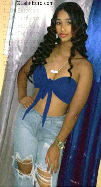 Date this charming Dominican Republic girl Emely from Santiago DO56153