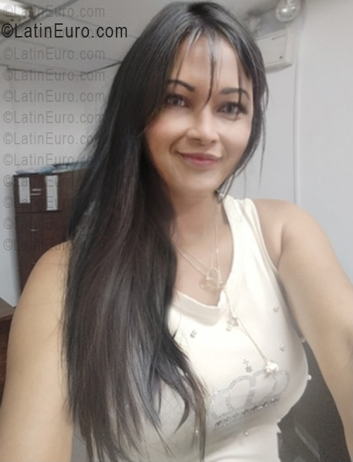 Date this athletic Venezuela girl Mar from Caracas VE5509