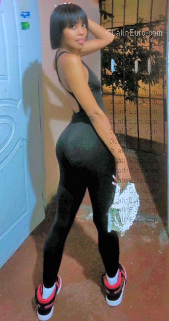 Date this voluptuous Dominican Republic girl Jhoa from Rep&amp;uacute;blica Dominicana DO56259