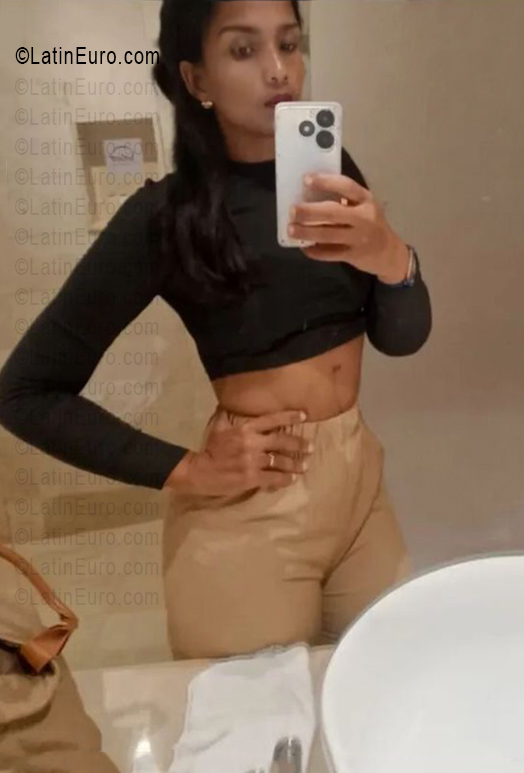 Date this foxy Dominican Republic girl Karen from Santo Domingo DO56342