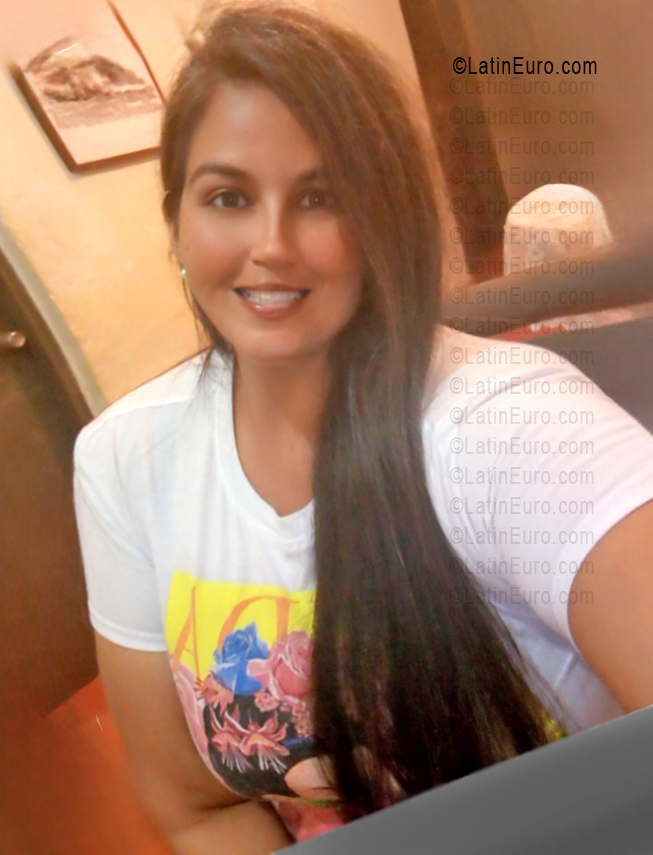 Date this stunning Venezuela girl Mariana from Venezuela VE5647