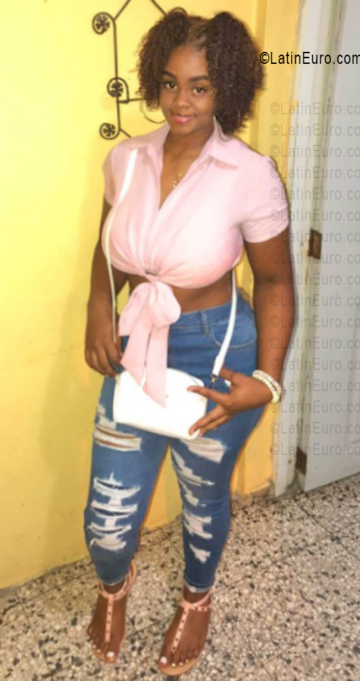 Date this good-looking Dominican Republic girl Coraima from Santo Domingo DO56358