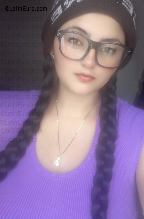 Date this hard body Colombia girl Gevashi from Bogota CO33741