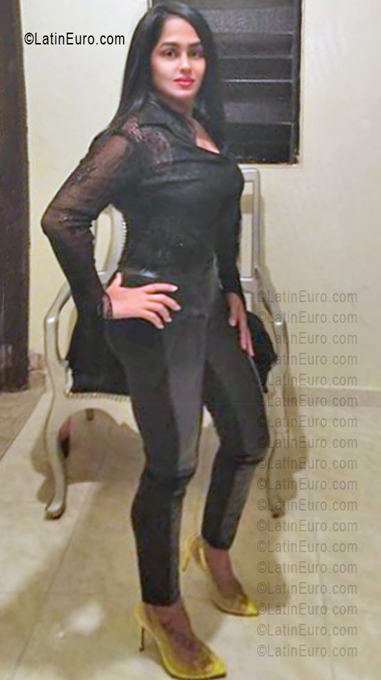Date this athletic Dominican Republic girl Angela from Santo Domingo DO56442