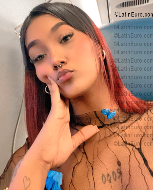 Date this pretty Dominican Republic girl Walkis from Santiago DO56444