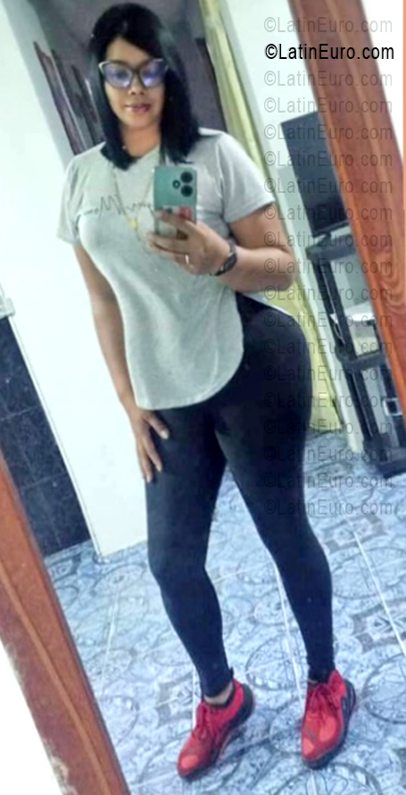 Date this georgeous Venezuela girl Marielena from Venezuela VE5690