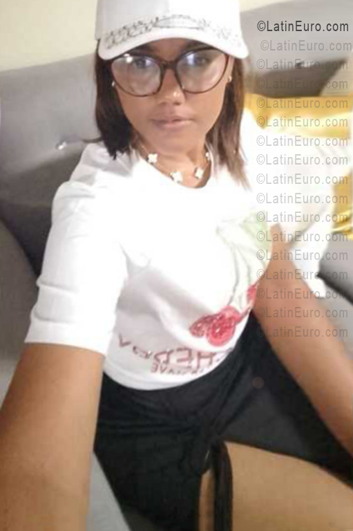 Date this nice looking Dominican Republic girl Mary from Santo Domingo DO56469