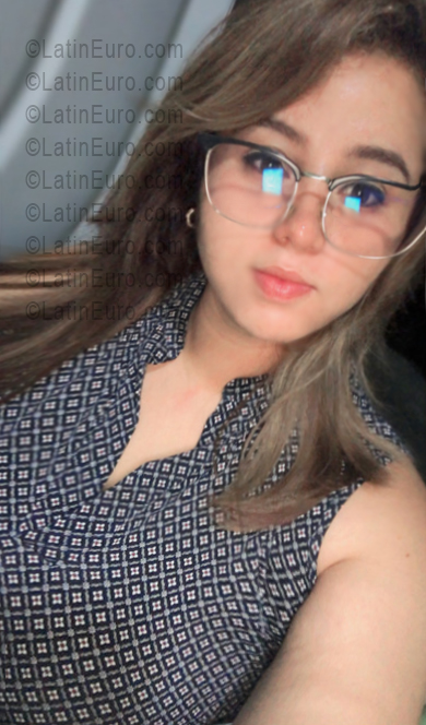 Date this charming Honduras girl Delmys from Cortes HN3009