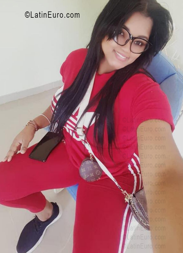 Date this fun Dominican Republic girl Thalia from Santo Domingo DO56502