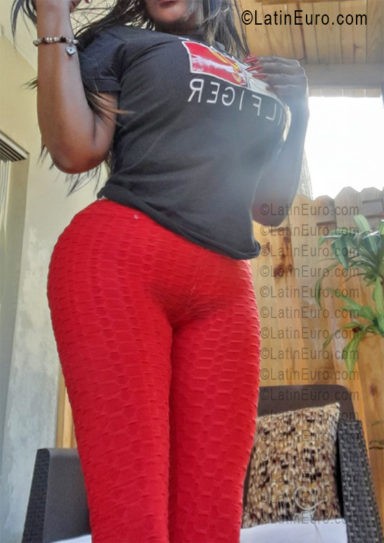 Date this gorgeous Dominican Republic girl Catalina from Santo Domingo DO56509