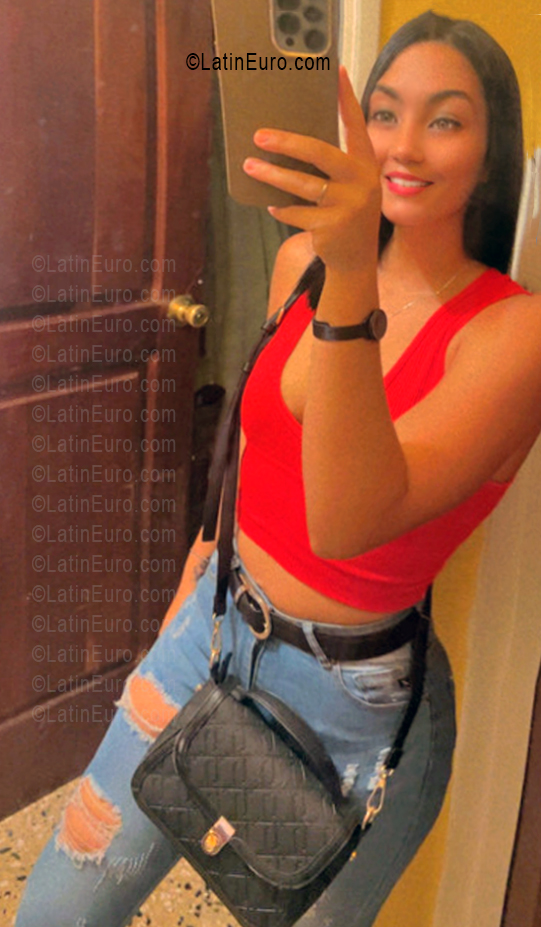Date this passionate Dominican Republic girl Nicole from Santo Domingo DO56590