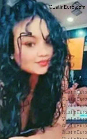 Date this attractive Colombia girl Milagros from Barranquilla CO33769