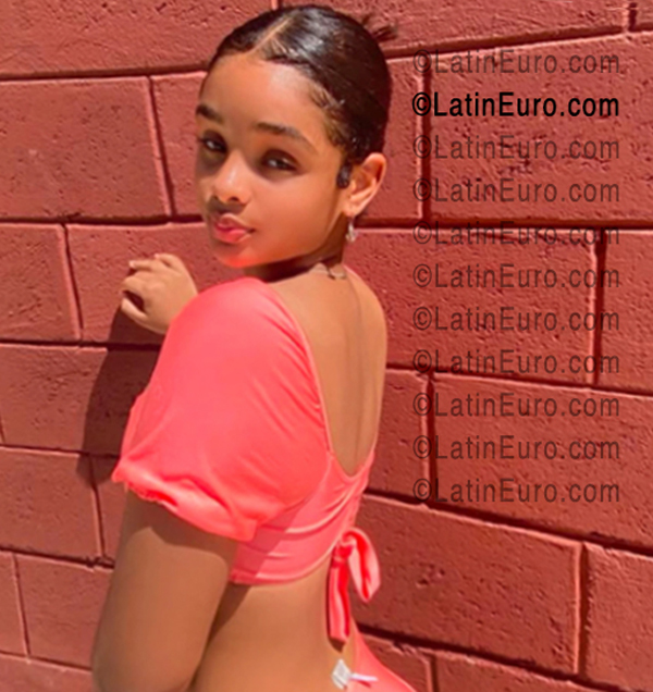 Date this hard body Dominican Republic girl Aleysha from Santiago DO56645