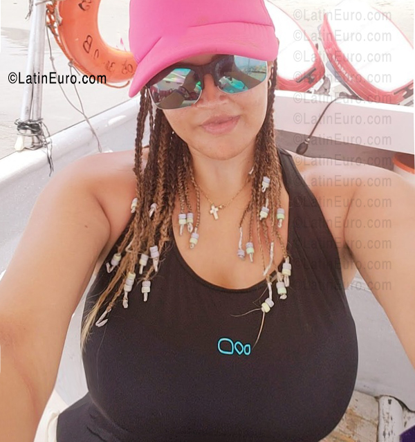 Date this beautiful Colombia girl Jimena from Bogota CO33776