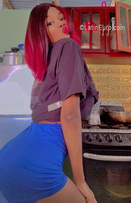 Date this athletic Dominican Republic girl Ester from Santo Domingo DO56667