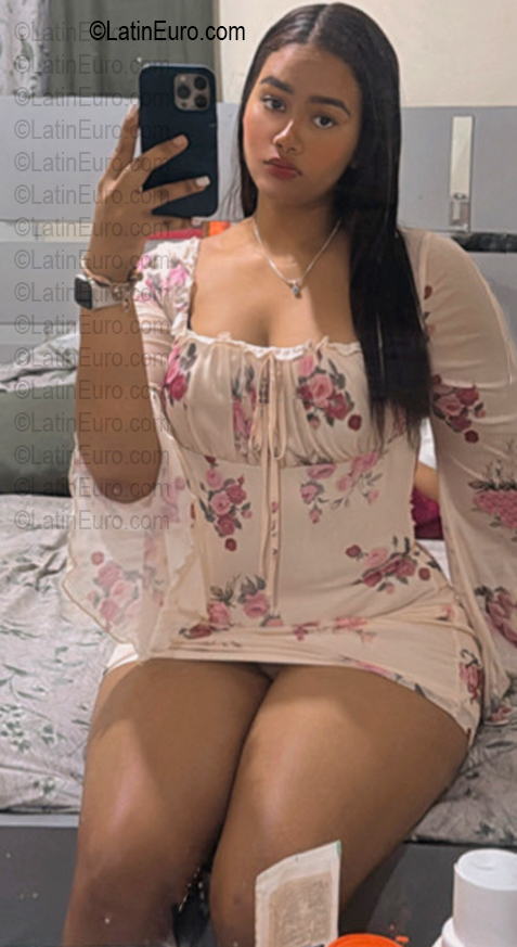Date this hard body Dominican Republic girl Alondra from Santo Domingo DO56672