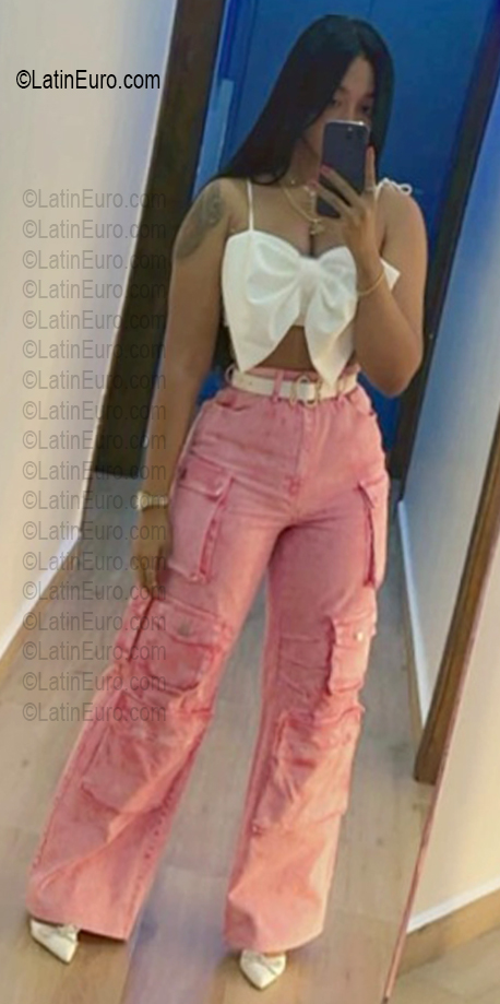Date this lovely Dominican Republic girl Anyelins from Santo Domingo DO56721