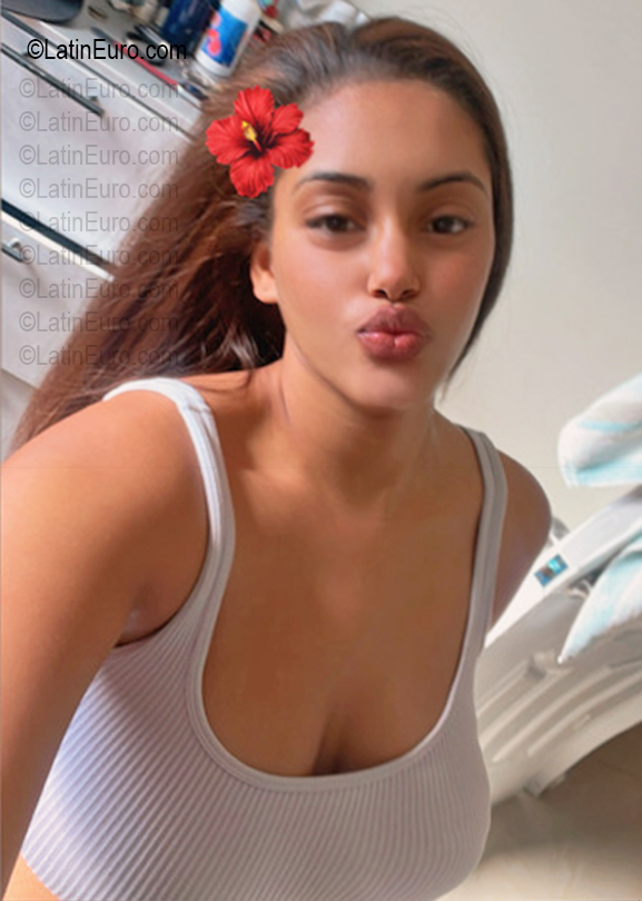 Date this young Dominican Republic girl Maria from Santo Domingo DO56724