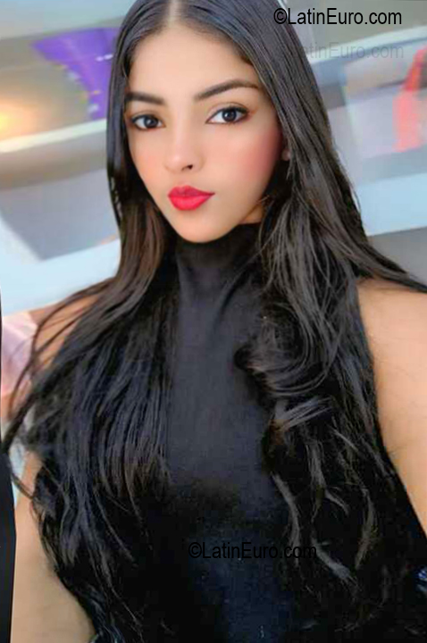 Date this georgeous Venezuela girl Aurora from Barcelona VE5729