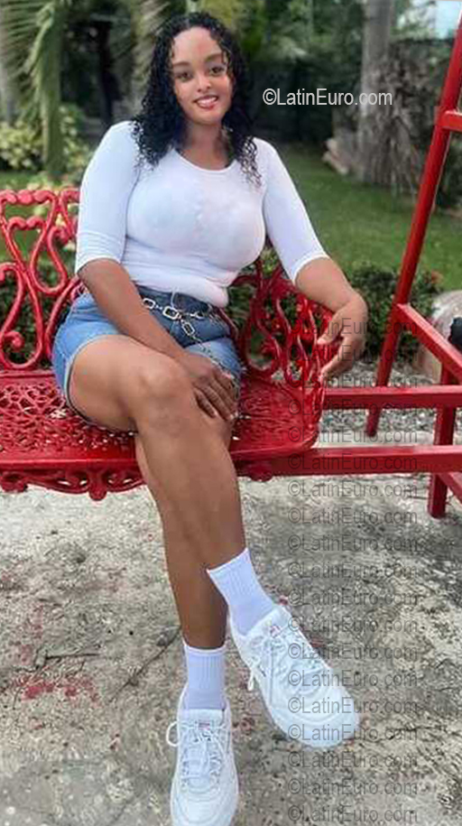 Date this good-looking Dominican Republic girl Eridania from Santo Domingo DO56809