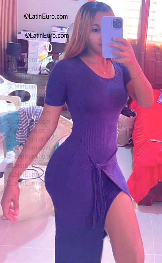 Date this beautiful Dominican Republic girl Annerys from Santo Domingo DO56850