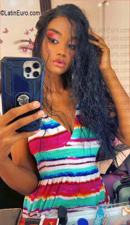 Date this hard body Dominican Republic girl Roxy from Barahona DO56911