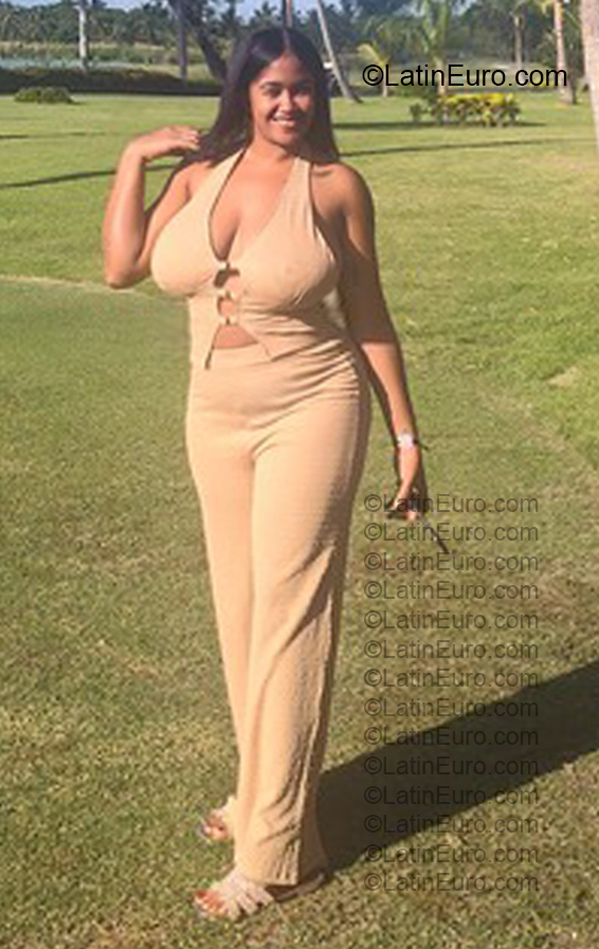 Date this sensual Dominican Republic girl Paola from Santo Domingo DO57010