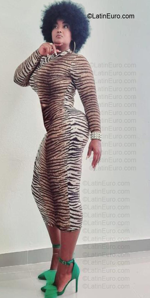 Date this sensual Dominican Republic girl Negrita from Ato Mayor DO57063