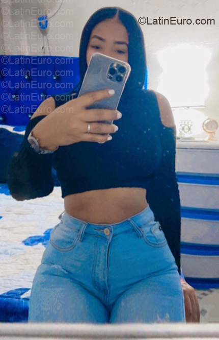 Date this tall Dominican Republic girl Mary from Santiago DO57093