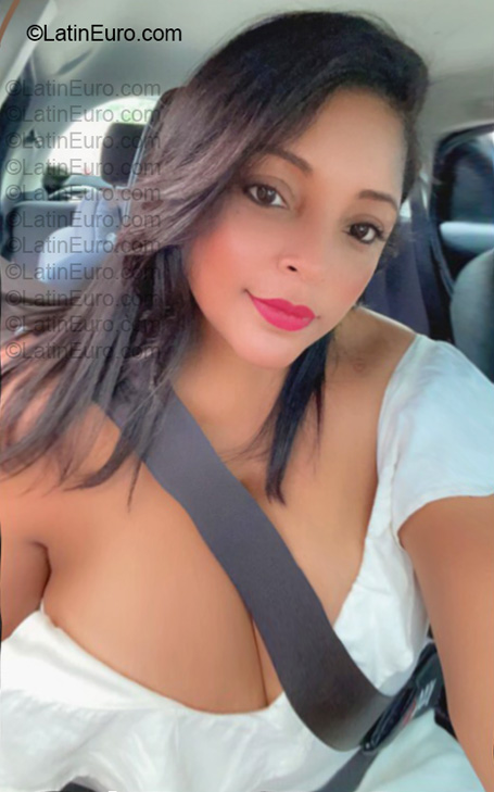 Date this foxy Dominican Republic girl Yinet from Santo Domingo DO57099