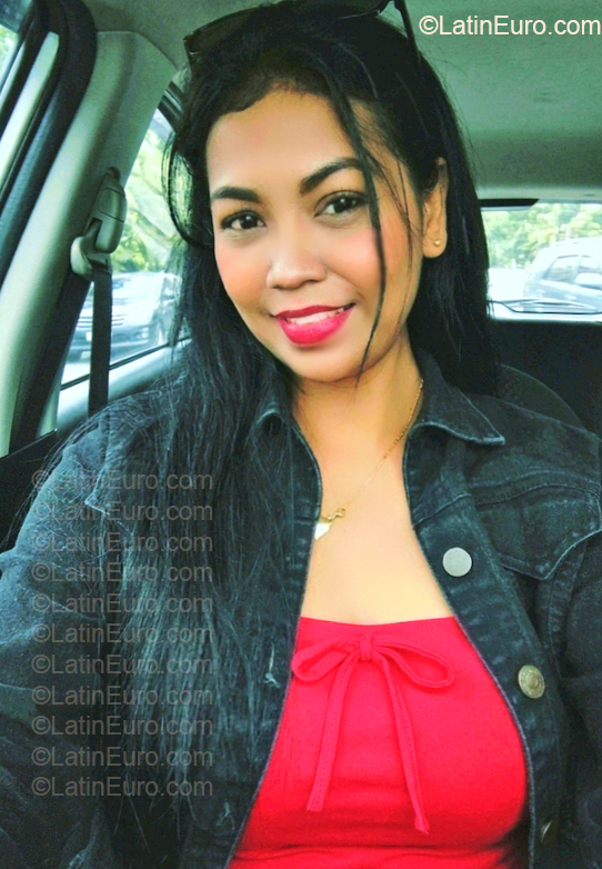 Date this pretty Venezuela girl Lia from Caracas VE5752