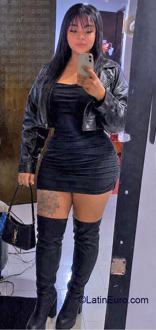 Date this sultry Colombia girl Alejanra from Bogota CO33890
