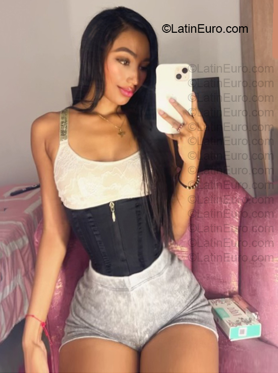 Date this young Colombia girl Diana from Cali CO33891