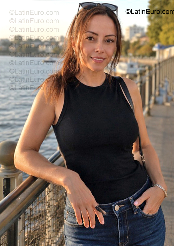 Date this delightful Australia girl Sara from Perth AU373