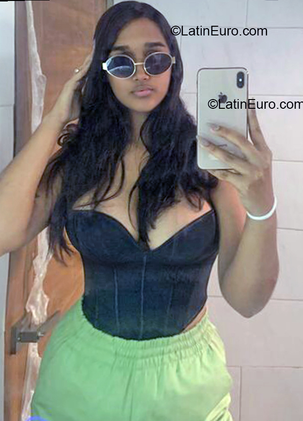 Date this attractive Dominican Republic girl Sofia Melany from Santo Domingo DO57211