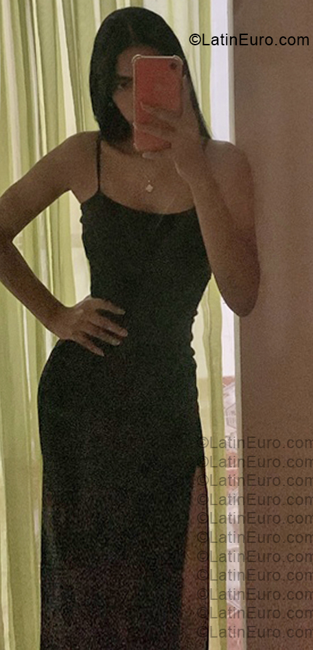 Date this beautiful Dominican Republic girl Nayelin from Duarte DO57218