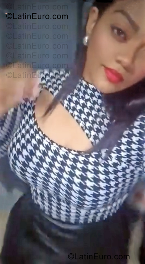 Date this foxy Dominican Republic girl Yanely from Santo Domingo Norte DO57236
