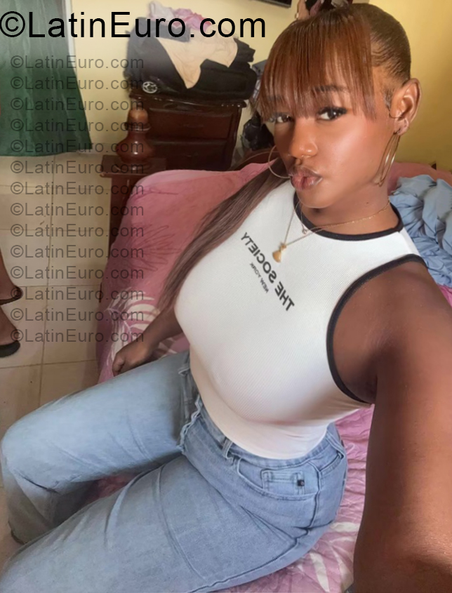Date this beautiful Dominican Republic girl Carolin from Santo Domingo DO57257