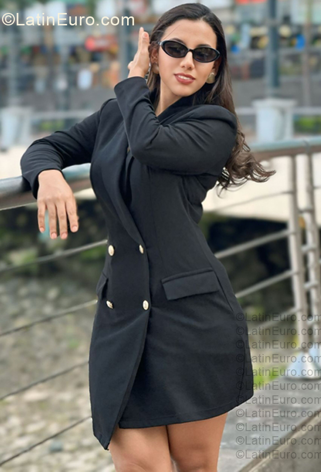 Date this tall Ecuador girl Lorena from Guayaquil EC1160