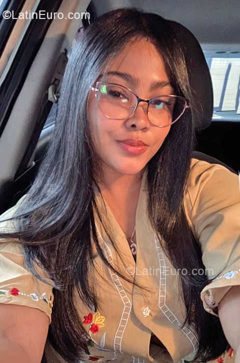 Date this good-looking Dominican Republic girl Genesis from Santo Domingo DO57289