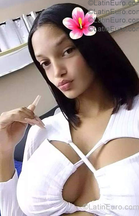 Date this passionate Dominican Republic girl Anny from Santo Domingo DO57307